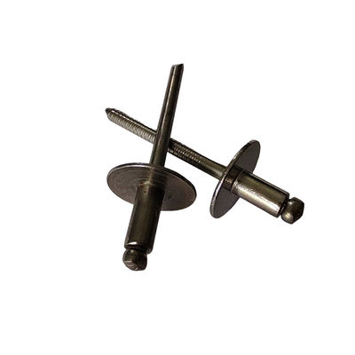 Torno CNC equipado con remaches de hierro de tipo abierto con remaches ciegos con cabeza redonda de borde grande para ensamblaje rápido