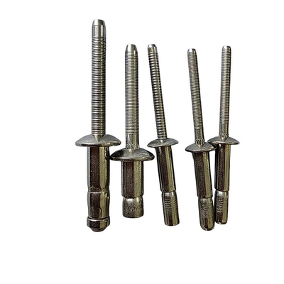 Rivets ciegos de tipo de bloqueo competitivo en material de acero inoxidable con acabado brillante