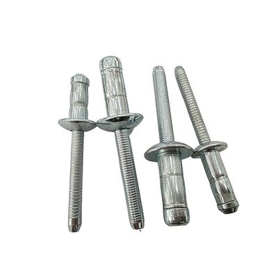 Rivet ciego de acero al carbono con acabado brillante y cabeza contra hundimiento
